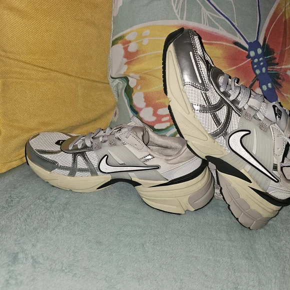 Nike V2K WOMENS 6.5 White and Gray Sneakers - Picture 8 of 11